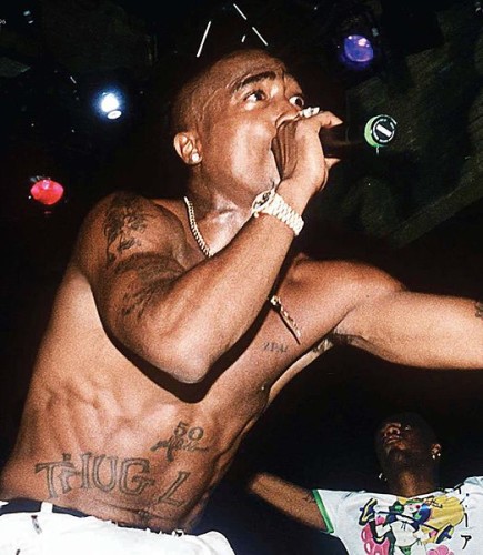 Tupac_Shakur_Performing
